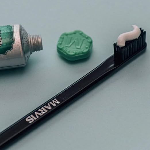 Marvis Toothbrush Black Medium Bristle