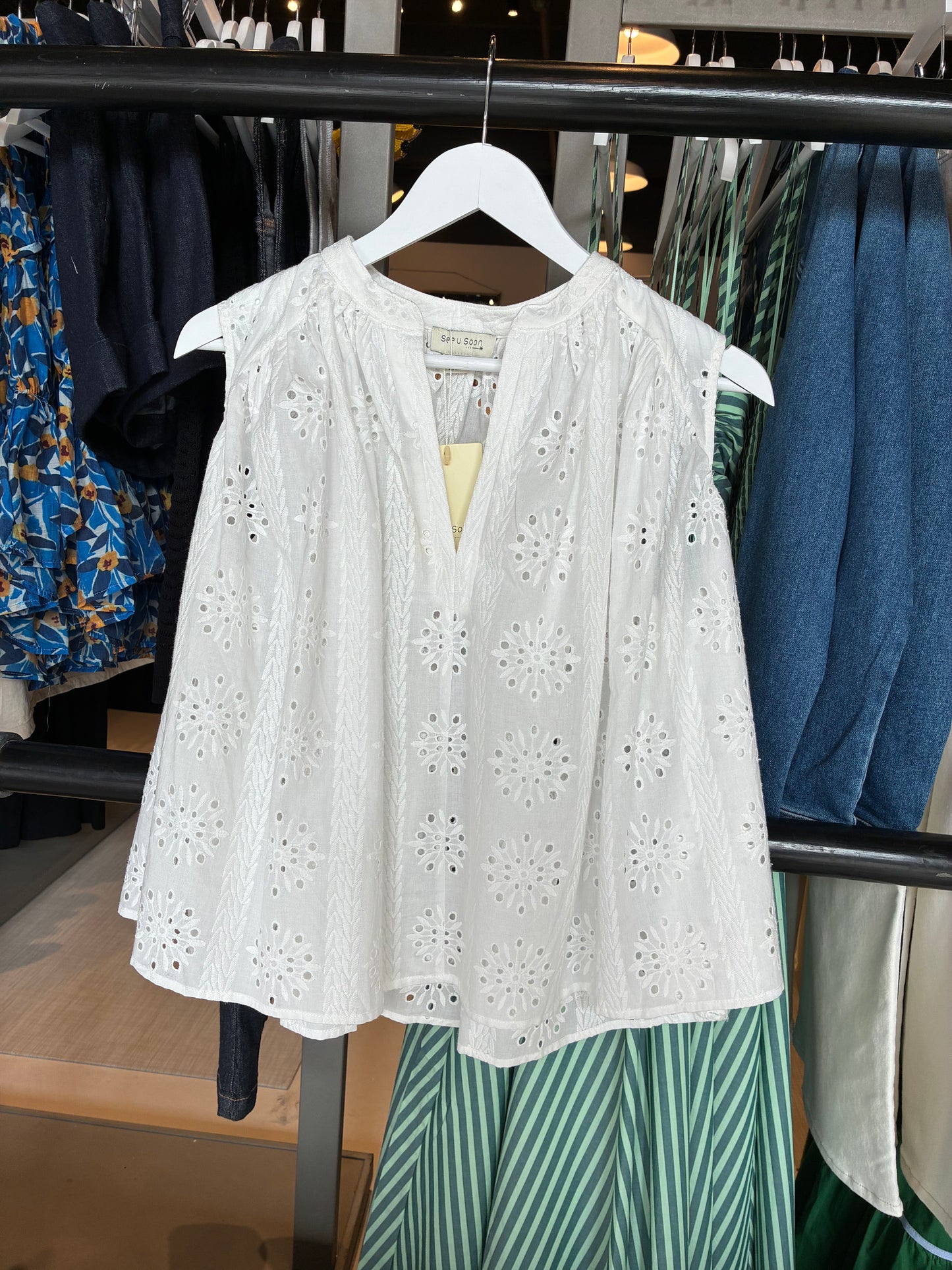 S26111437 White Top