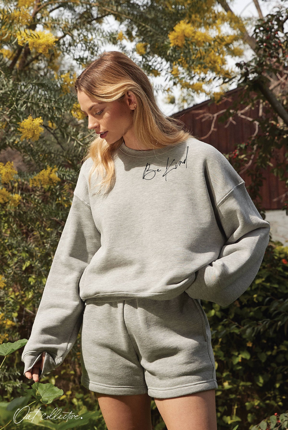 BE KIND  Mid Graphic Sweatshirt