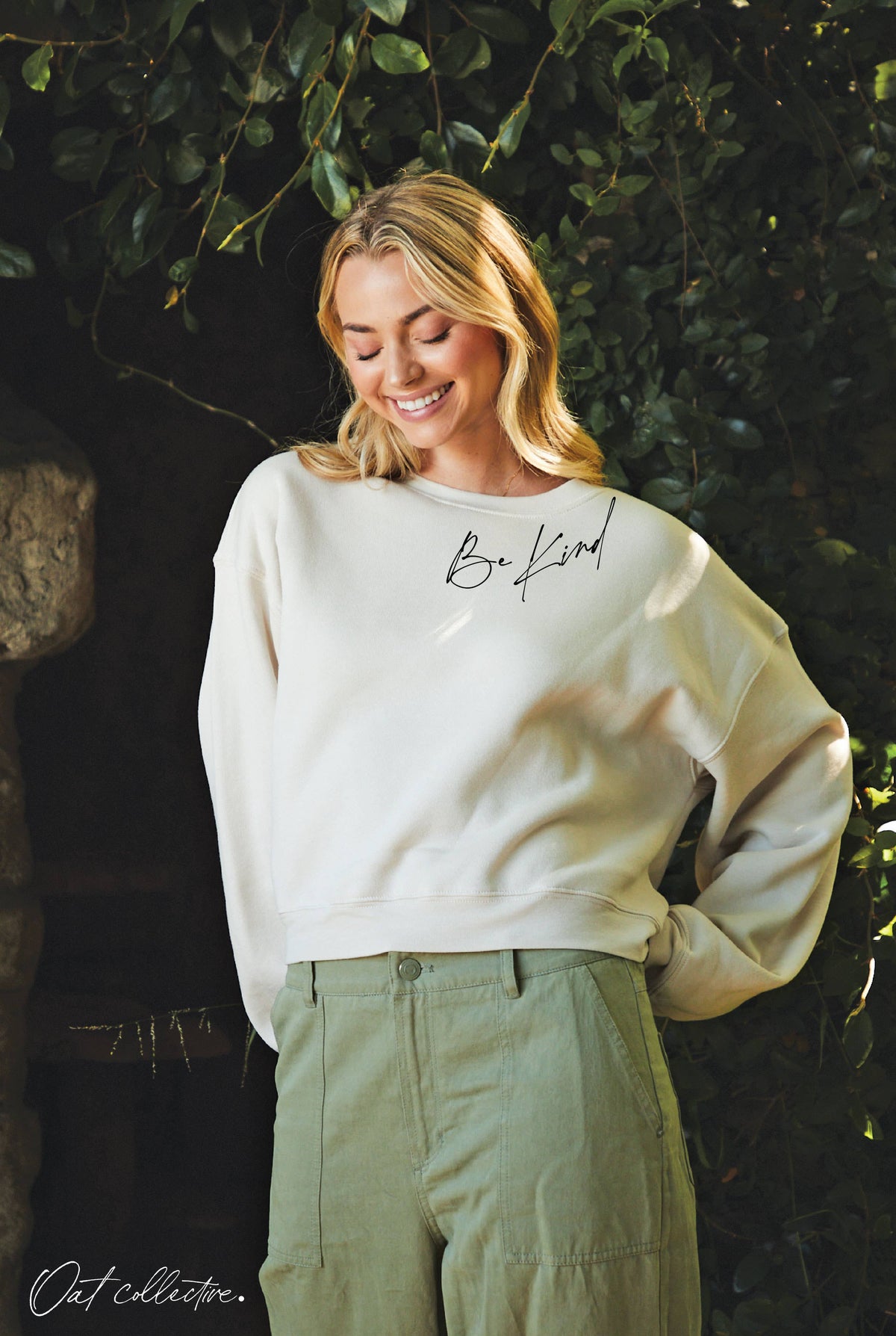 BE KIND  Mid Graphic Sweatshirt